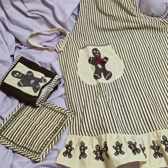 4 Kitchen Aprons - Picture 1 of 10